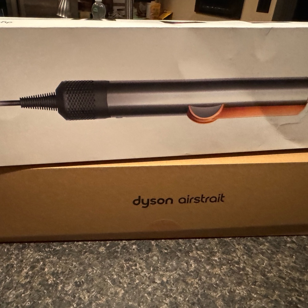 NIB Dyson Airstrait